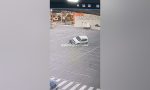Atropella a un motorista en un supermercado y acto seguido, vuelca: la tarde de compras que acabó en accidente