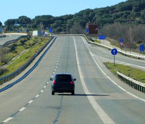 carretera coche solo