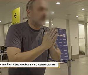 coleccionista coche juguetes aeropuerto