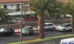 Intenta guardar una plaza de aparcamiento en Tenerife y el vídeo incendia las redes por las dudas sobre su legalidad
