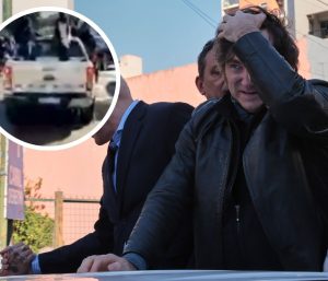 javier milei apedreado argentina