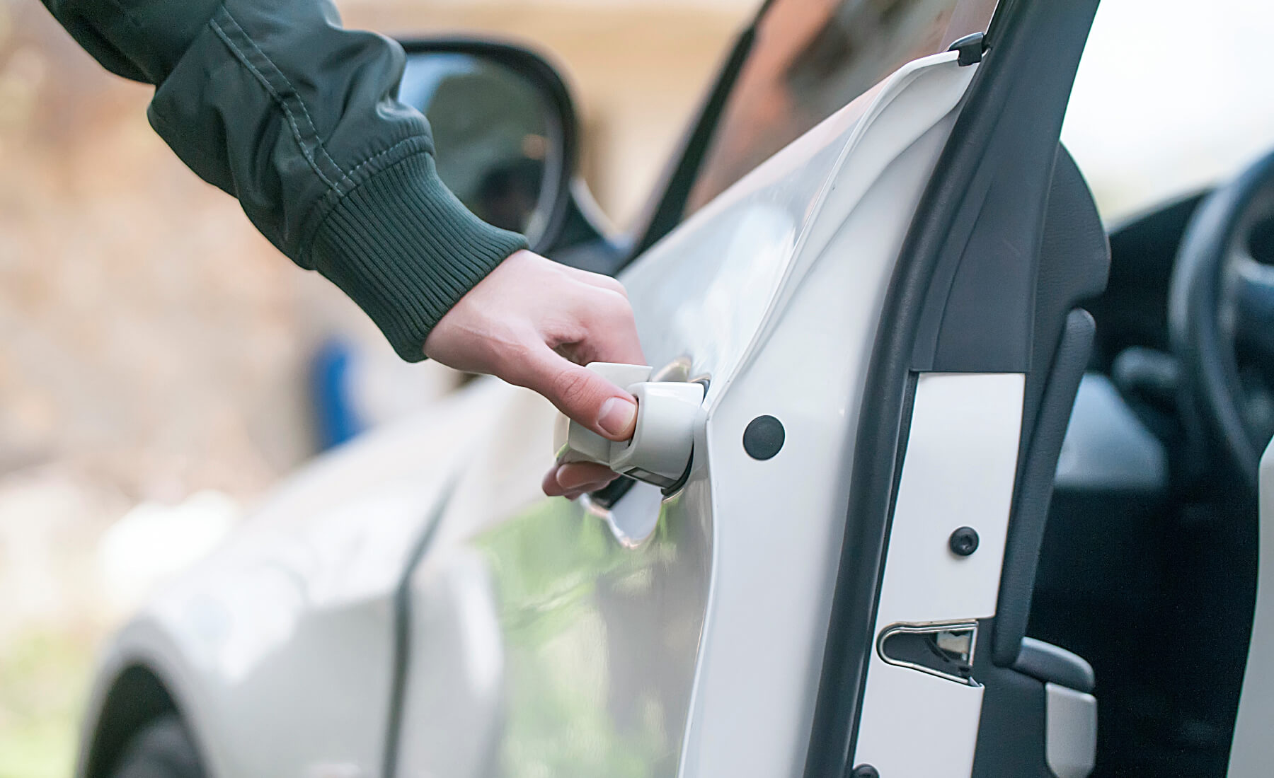 multa cerrar puerta coche