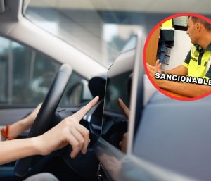 Guardia Civil tocar pantalla coche
