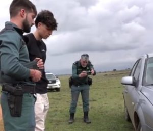 Guardia civil coche abandonado