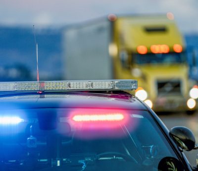 Policía control camión