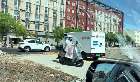 Camión autónomo asfalto