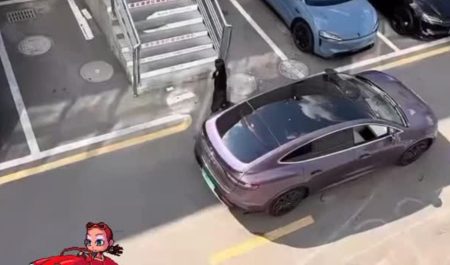 Huawei Luxeed R7 aparcamiento