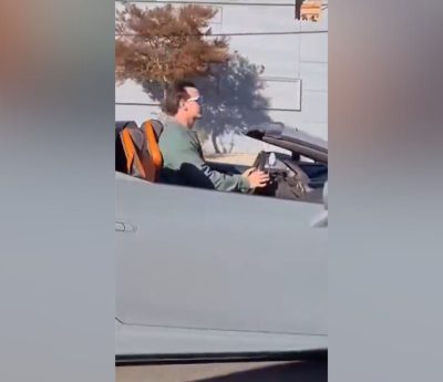 Joven descapotable Lamborghini