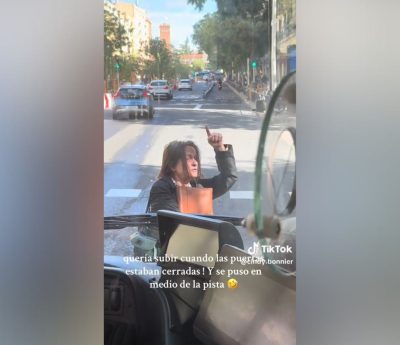 Mujer para el tráfico