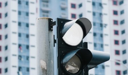 Semáforo luz blanca