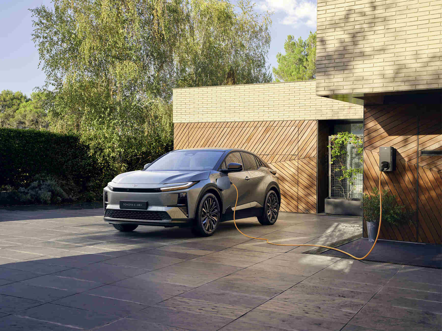 Toyota C-HR + Electric