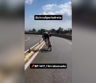 ciclista saltando