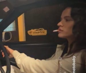 rosalia fumar coche