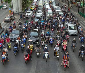 semaforo motos coches