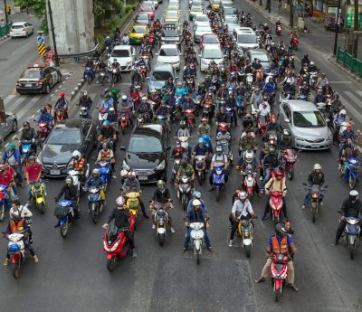 semaforo motos coches