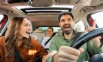 En España hay coches con karaoke y muy pocos lo saben: estos son los principales modelos que llevan este divertido complemento
