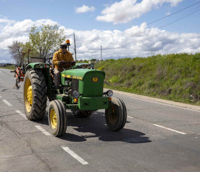 adelantar tractor línea continua