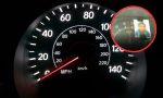 Un hombre ‘manipula’ el velocímetro de su coche para no superar los 100 km/h: lo tapó con esta imagen y se viralizó en segundos