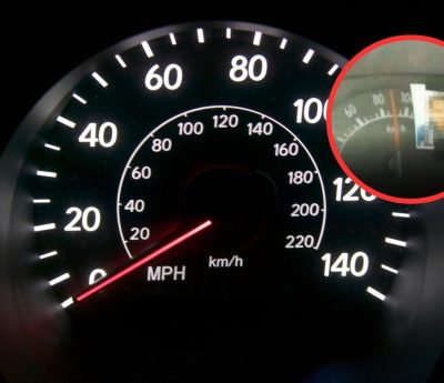 velocímetro coche foto niño