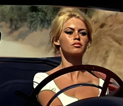 Brigitte Bardot coche