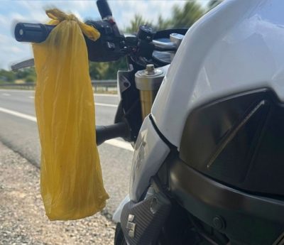 Moto paño amarillo manillar