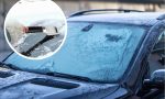 Quitar el hielo del parabrisas del coche nunca había sido tan fácil: esta rasqueta es calefactable y lo hace en segundos