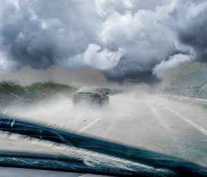 Carretera con lluvia