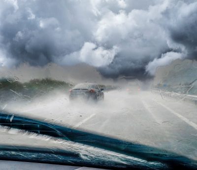 Carretera con lluvia