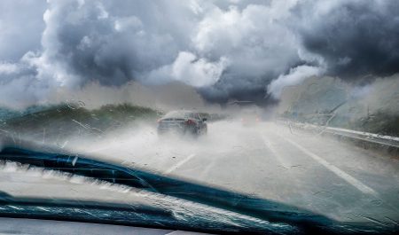 Carretera con lluvia
