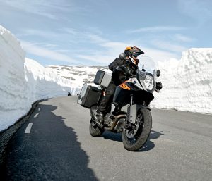 Conducción invierno moto