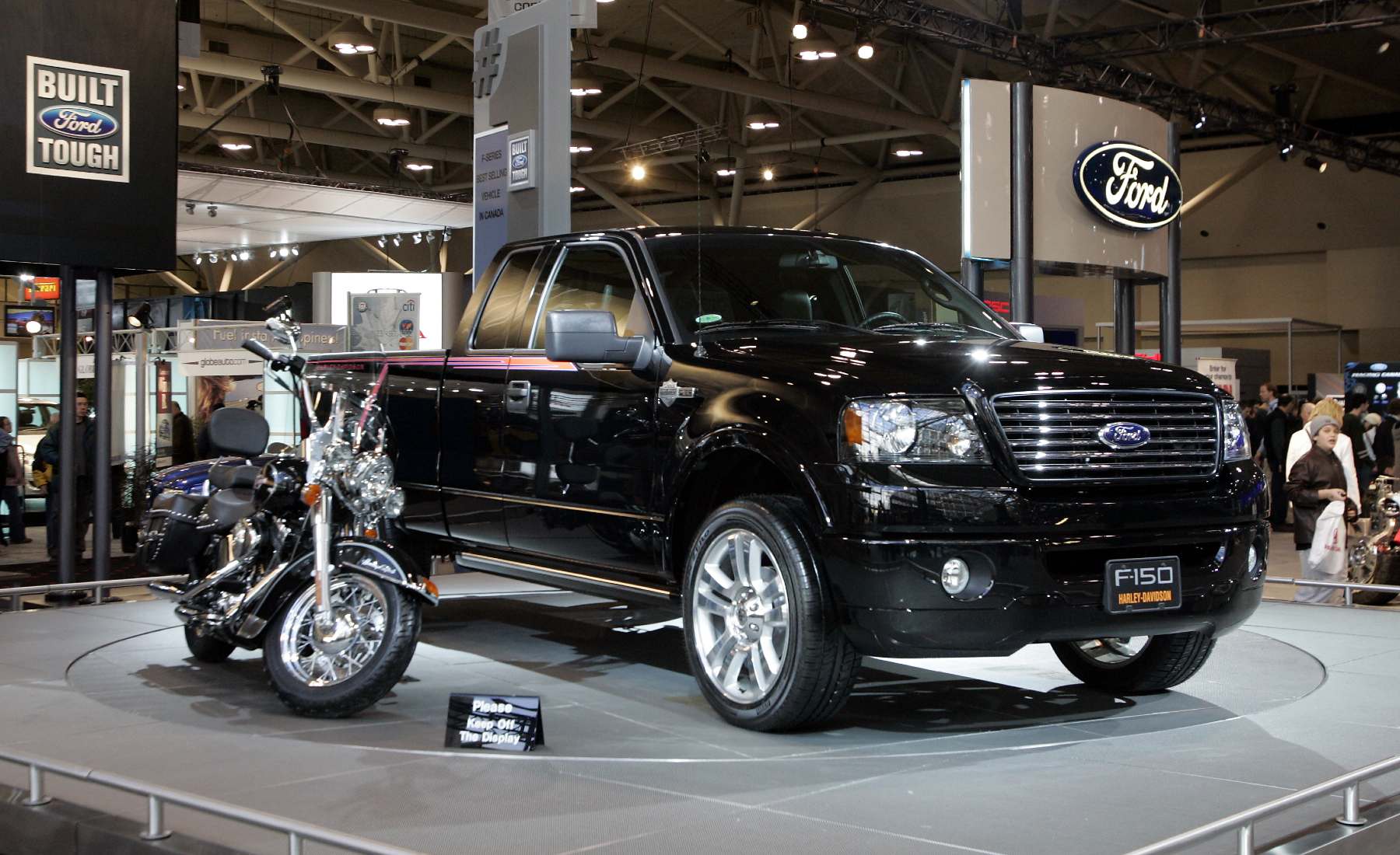 Moto Harley y Pickup Ford