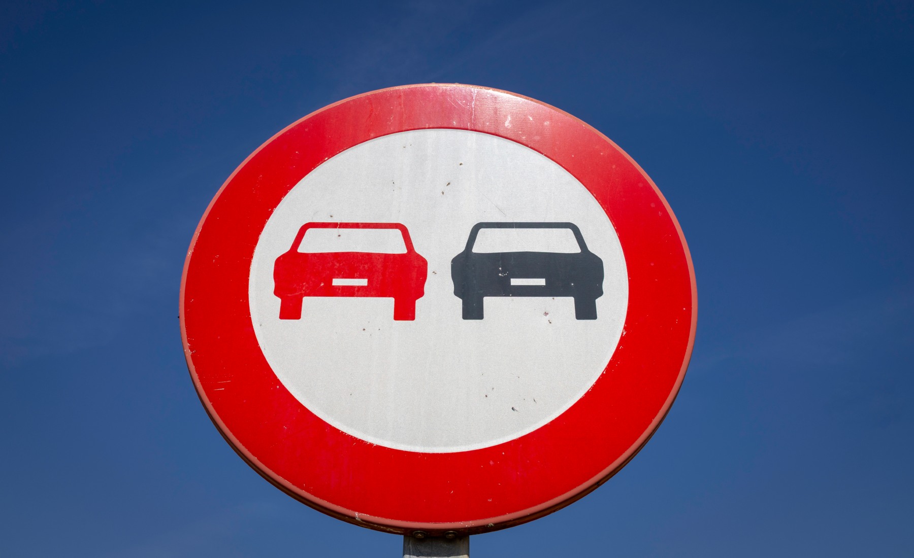 Señal de prohibido adelantar