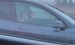 Dejaron que su Tesla condujera solo y decidieron echarse una siesta: la imagen viral que ha dejado a los usuarios sin palabras