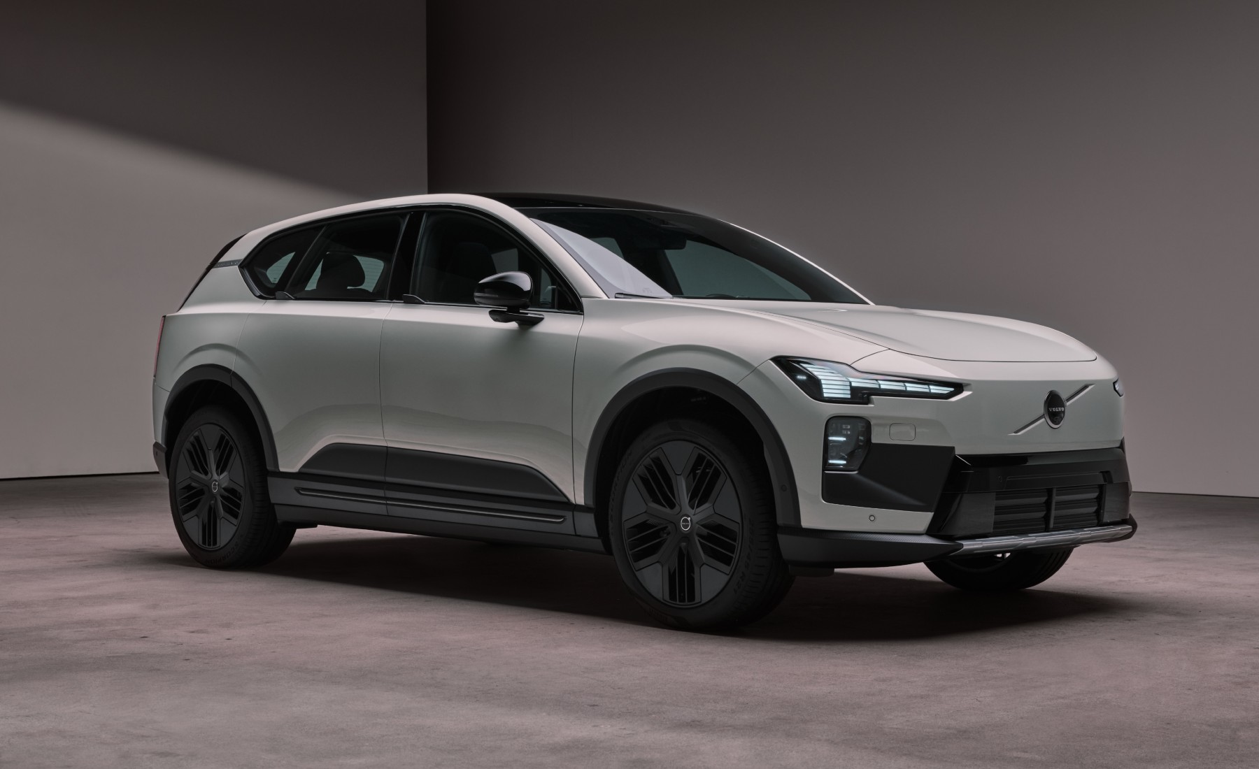 Volvo EX60 Cross Country