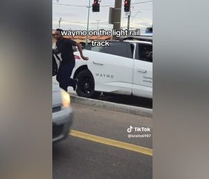 Waymo vías del tren