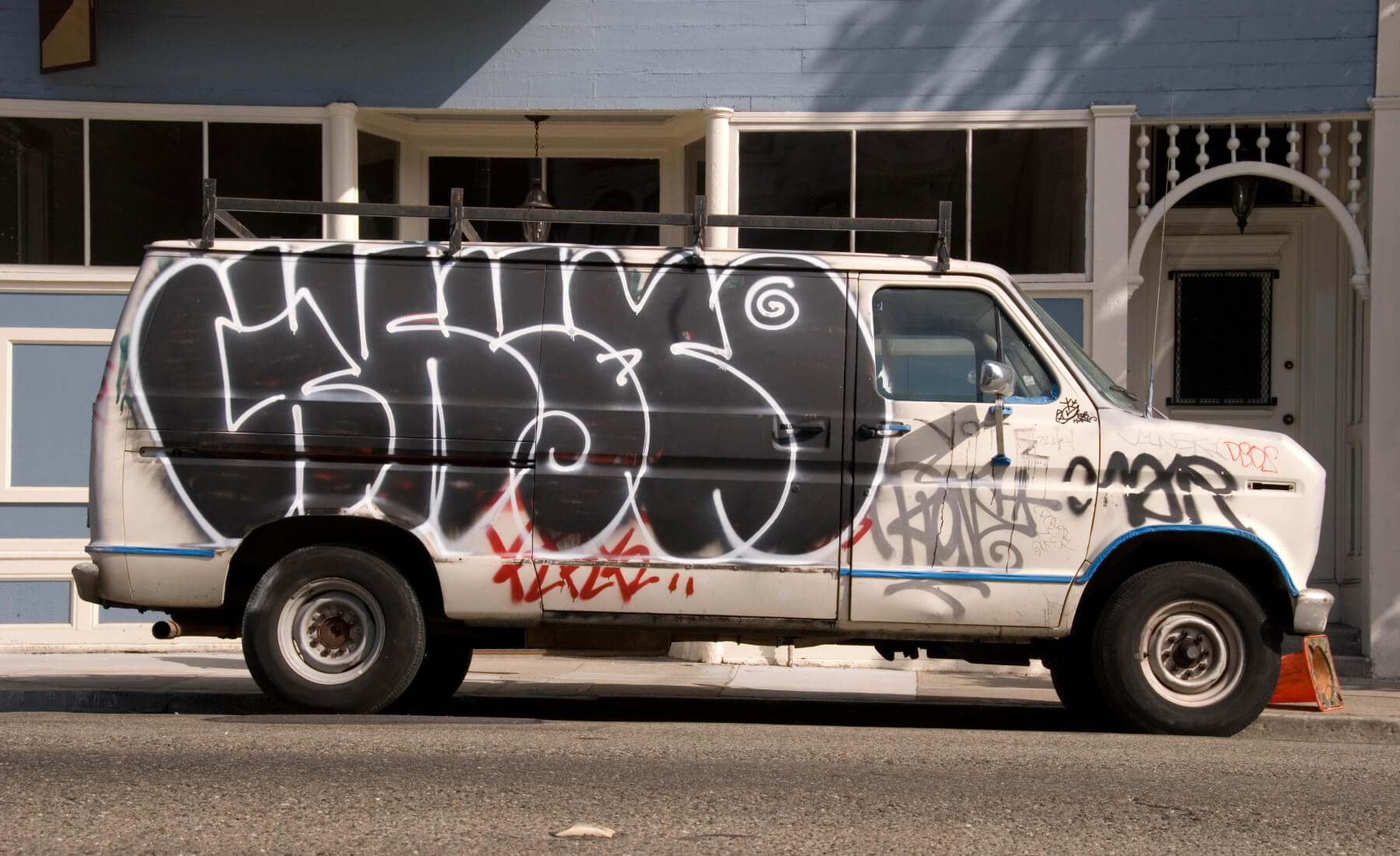 coche grafiti seguro