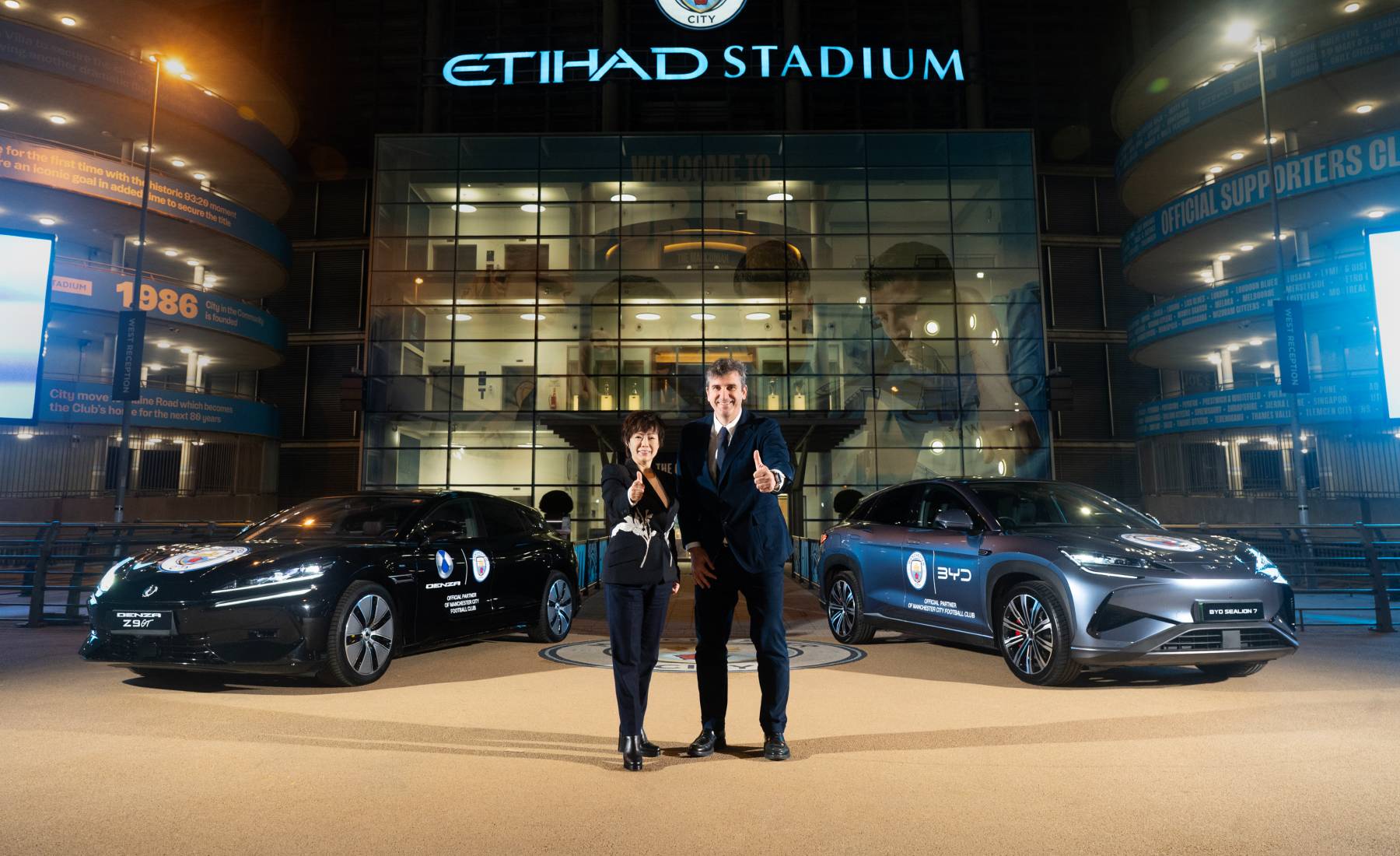 BYD Manchester City Stella Li y Ferran Soriano