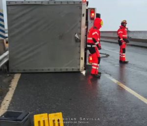 Camión volcado Sevilla