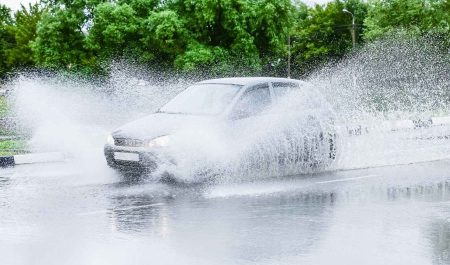 Charco coche velocidad