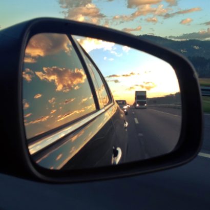 Lo estabas haciendo toda la vida mal: así dicen los expertos que se deben colocar los retrovisores