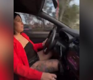 Joven excede el límite de velocidad