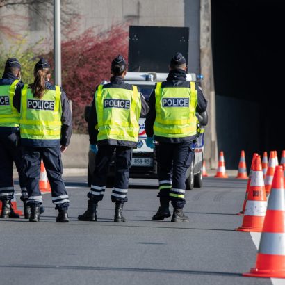 La policía realizaba un control y se llevó toda una sorpresa al descubrir a un profesor de autoescuela, que no podía ni conducir 