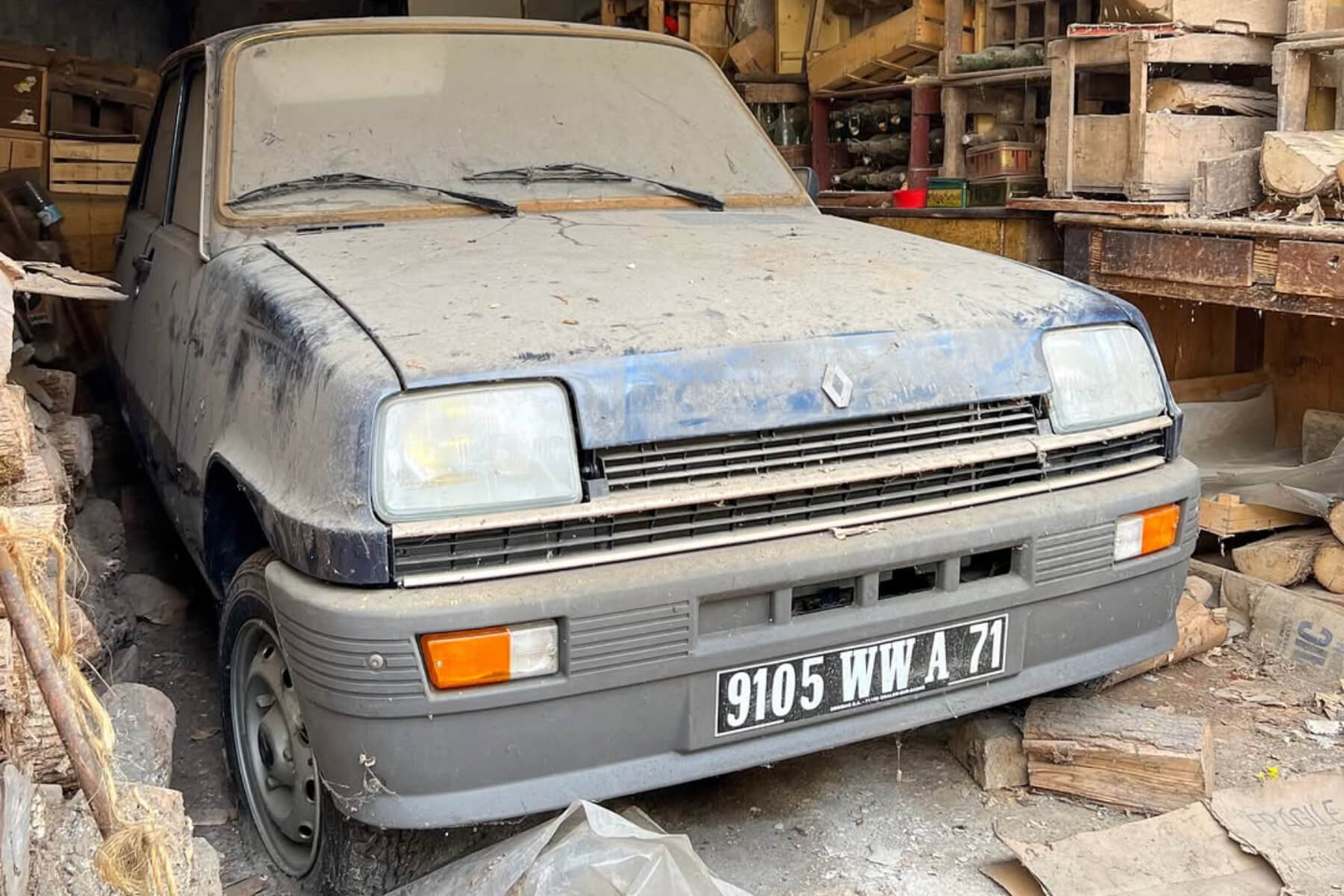 renault 5 abandonado