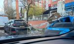 Aparcó al lado y jamás pensó que terminaría así: su coche quedó destrozado y literalmente derretido