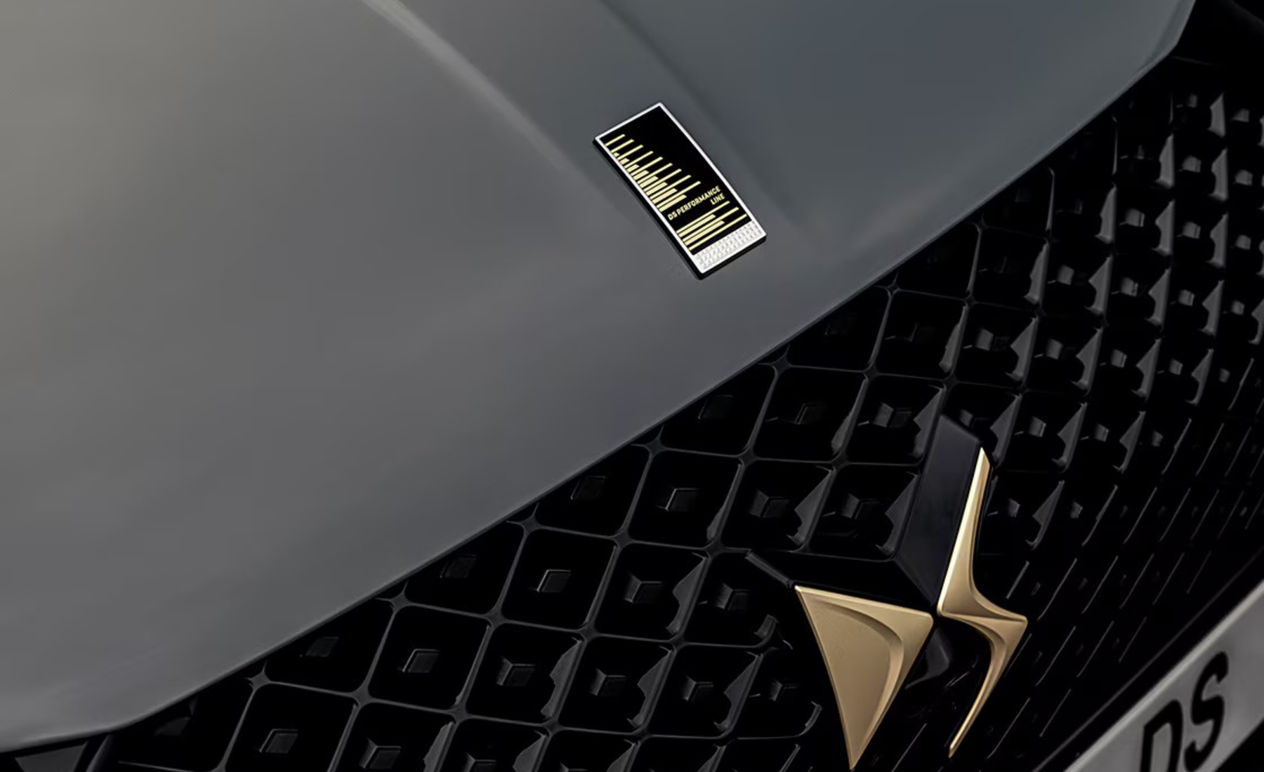 DS 3 Performance Line insignia capot