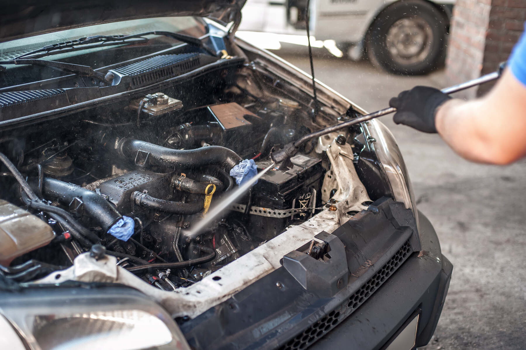 Lavar motor a presión