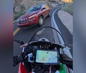 Motorista casi choque frontal