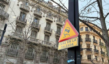 Señal cera en la calzada