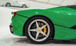 El único Ferrari LaFerrari verde que existe vuelve a estar a la venta: ¿a qué famoso le dieron el capricho de lucir ese color de fábrica? 