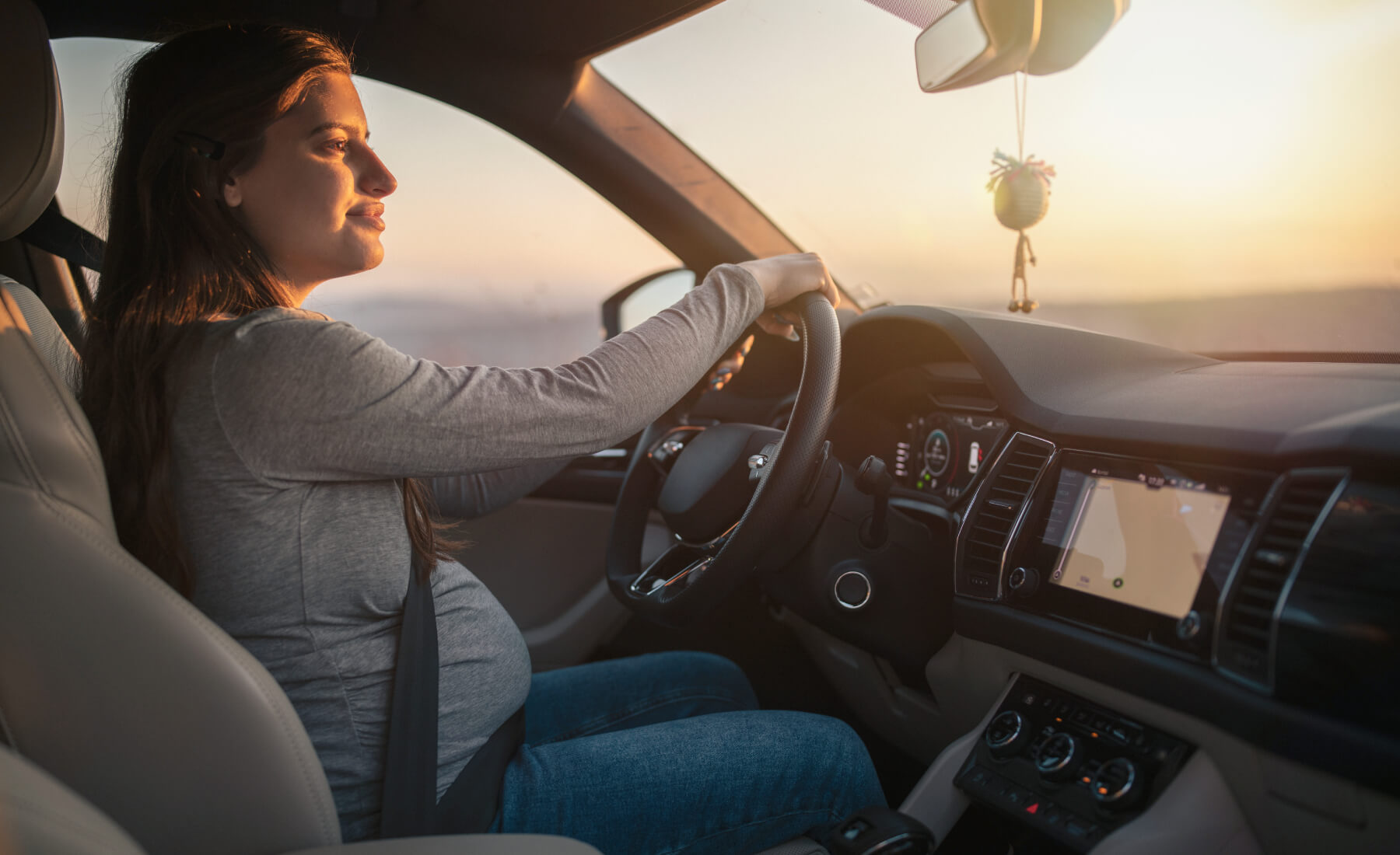 mujer embarazada conducir